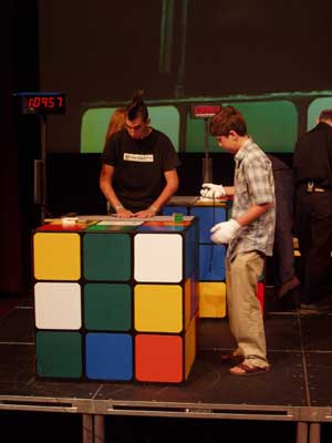 Crazy-haired NY guy competiting in 3x3x3 speedsolve qualification round