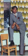 chillin.jpg (24141 bytes)