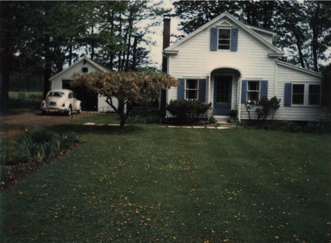 This is the house I grow up at in Dorset. This house my mother loved so much, and alway had many flowers planted everyplace.