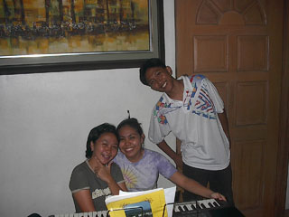 Rehearsal for the DCF Homecoming General Assembly, August 26, 2003, Ate Flor's.