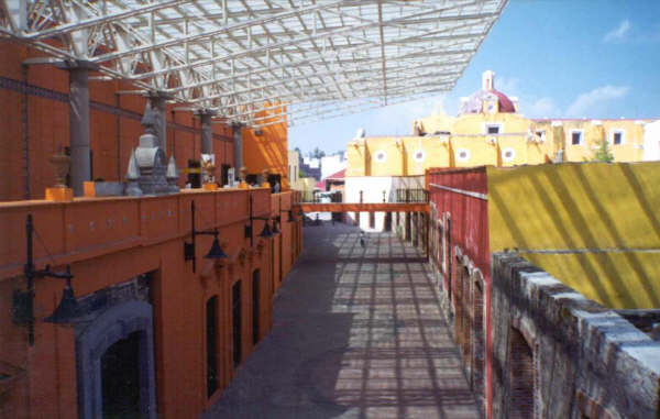 Centro de Convenciones   (Vista de atras)