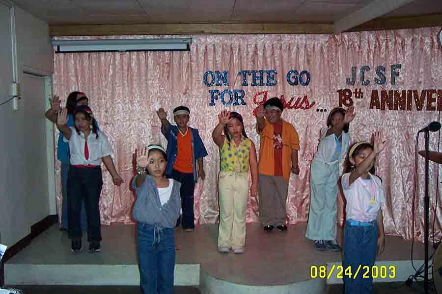 The childrens ministry gave out another spectacular performance! Retro!!