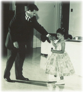 dancing22.JPG (25913 bytes)
