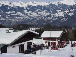 The Skihouse1.jpg (14694 bytes)