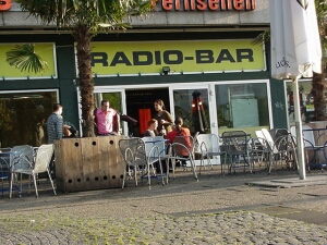 Radio Bar.jpg (72298 bytes)