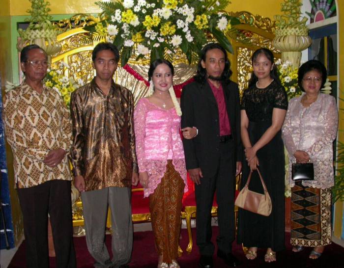 Widarso Hatmo Suwito and family