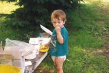 This is my friends son, eating cat food at one of our parties... Hehehehe