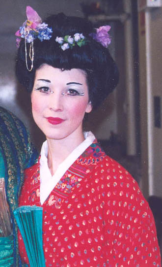 Yum-Yum Backstage -- The Mikado