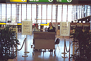 Marseille Airport - �Jenny Grainger - 29sep99 - GIF image 180x120 pixels Decoded (bytes):20184, opening to JPEG image 600x400 Decoded size(Bytes):99714