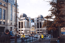 �Jenny Grainger 13oct98 - GIF image 225x150 opening to JPEG image 600x400 pixels, Decoded size (Bytes):90802