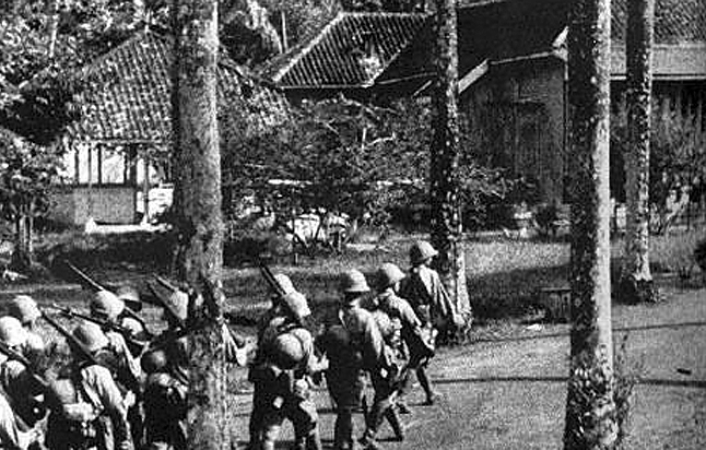 foto09_besar.gif (330202 bytes)