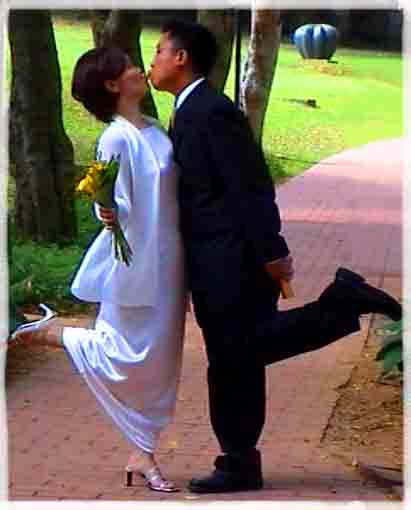 ok, imagine this is a juliet roberts and richard gere kiss gone wrong ...