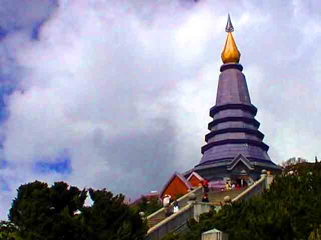 built by the thai air force to honour the king, the king's stupa houses precious Buddhist relics
