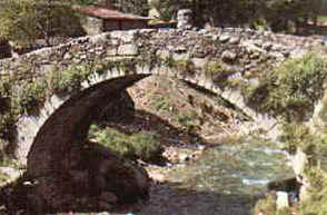 Puente de piedra, sobre el Ambroz, Herv�s-Extremadura-Espa�a