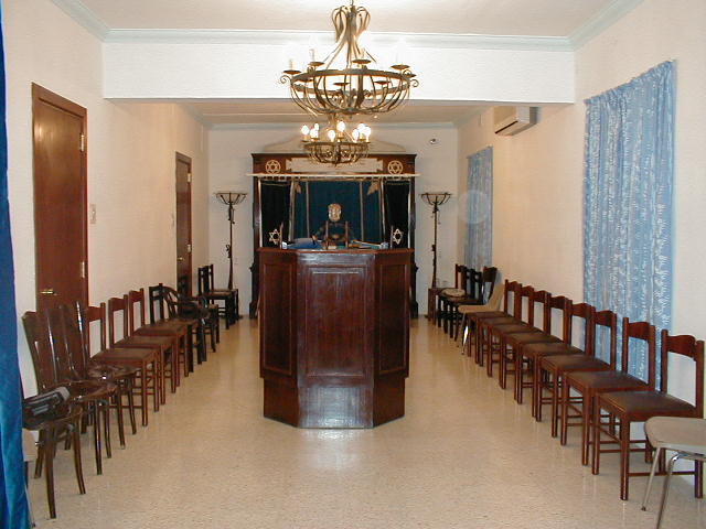 mainhall.jpg - 77502 Bytes
