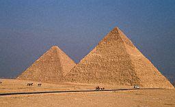 pyramides.jpg (8822 octets)