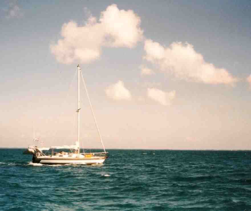 Querro II underweigh, motoring.