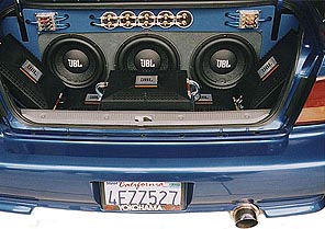 In trunk stereo system layout