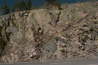 991030aq_Fault_on_Crow_Hill_1.jpg (22846 bytes)