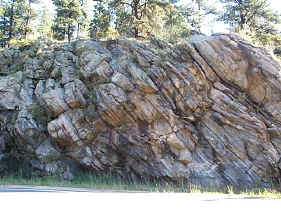 000717ae Outcrop on north side of road near Glenisle at milepost 220.jpg (187246 bytes)