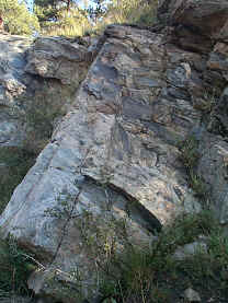 000717af Detail of metamorphics in outcrop just west of 000717ae.jpg (177335 bytes)