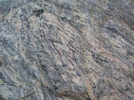 000717ah Detail of metamorphics in outcrop just west of 000717ae.jpg (188544 bytes)
