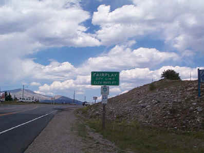 000723at Fairplay sign with till behind.jpg (97601 bytes)