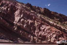 000710bd Roadcut at 285 and 470.JPG (243672 bytes)