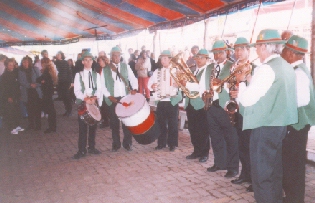 Banda2.jpg (61254 bytes)