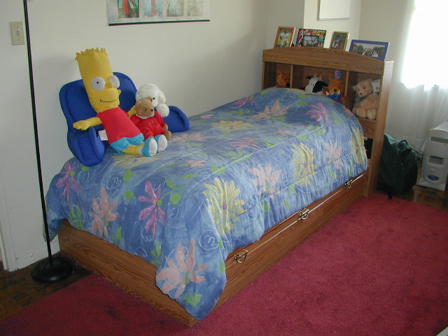 Bed w/ Drawers