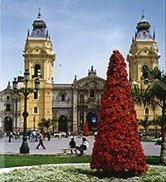 .. Plaza Mayor (de Armas) de Lima, con vista la Catedral ...
