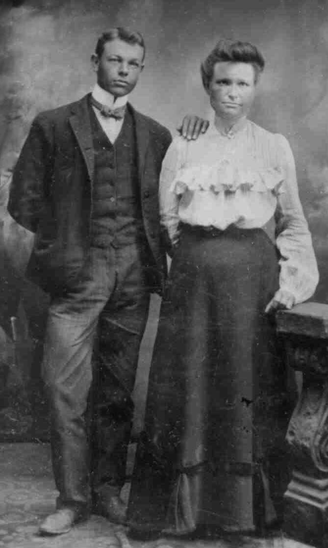 Charles and Inez.jpg (42387 bytes)