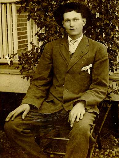 Joe2.jpg (34470 bytes)