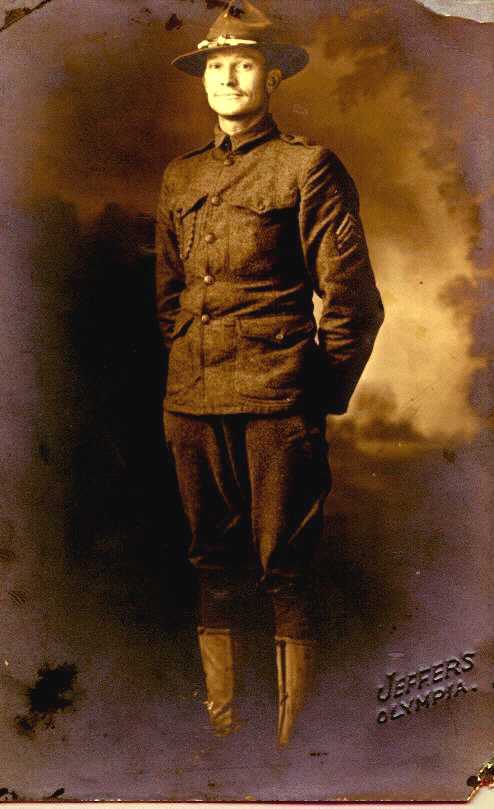 Joe in uniform-J.jpg (38171 bytes)