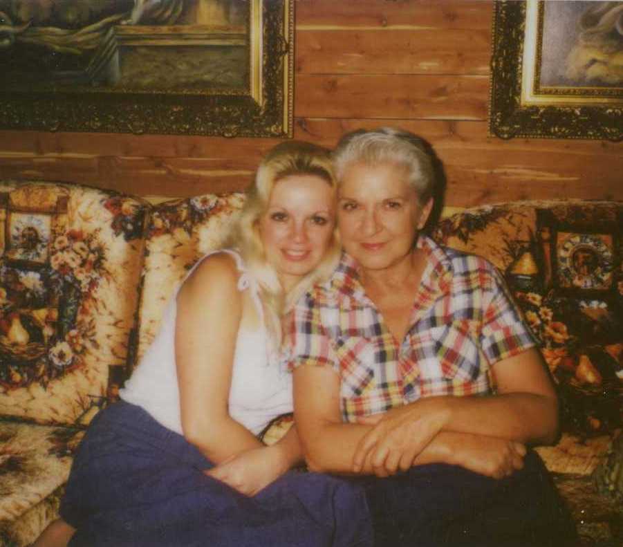 Me and Mom.jpg (55754 bytes)