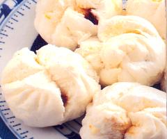 Bun With Oyster Sauce BBQ Pork