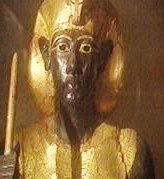 King tut statue