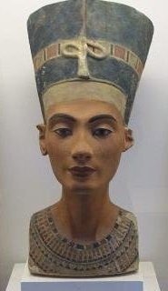 Nefertiti found in sculpture workshop
