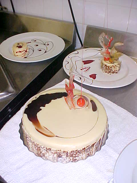 Pistachio Dacquoise with red fruits, white chocolate cream/entremet Dacquoise pistache aux fruits rouges, cr�me mousseuse au chocolat blanc
