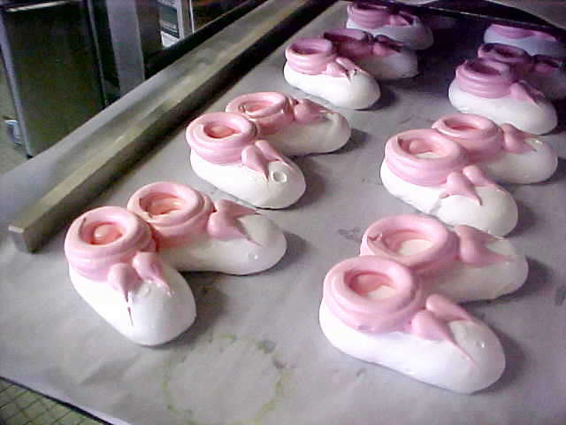 Meringue baby boots/Chaussons de b�b� en meringue