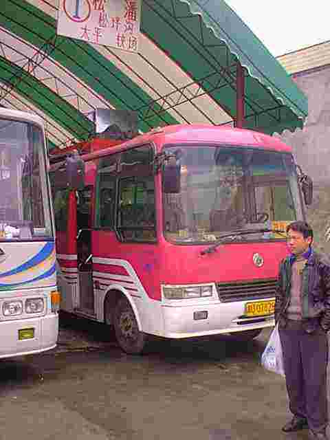 buses3.jpg (13840 bytes)