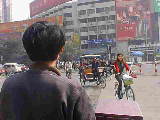 chengdustreet3.jpg (14649 bytes)