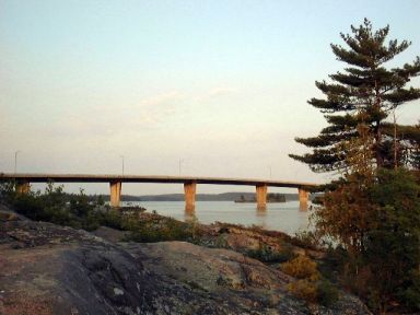 bridge.jpg (77754 bytes)