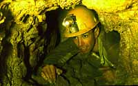 Crawl passage in a cave (6870 bytes)