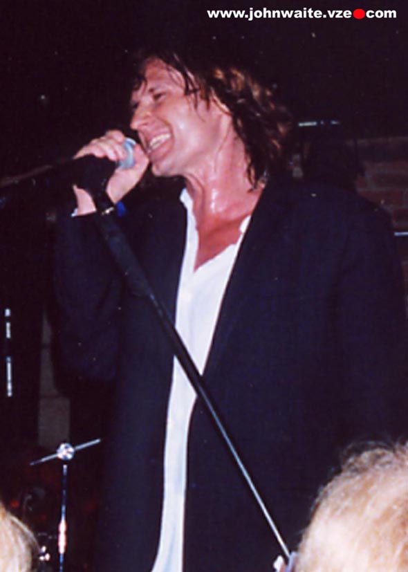 merurychelle4.jpg (46692 bytes)