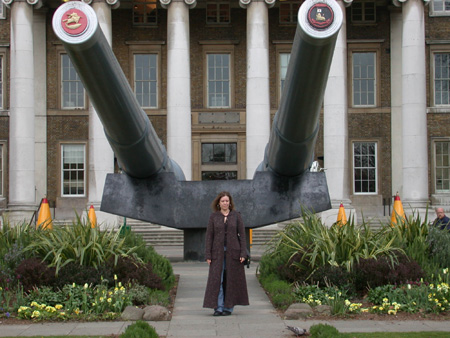 In front of The Imperial War Museum....like my big cannons?