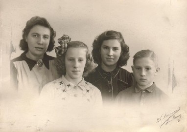 Jopie, Emy, Dientje en Daantje Segijn