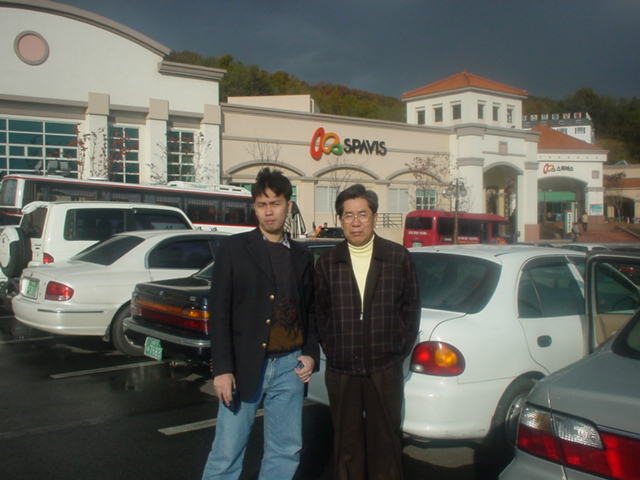 We are infront here of Spavis- Asia's Biggest Hot Spring Resort. This is located at Ansan, Korea.