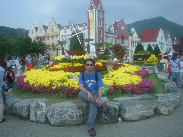 This is Seoul Land, One of Korea's Disneyland