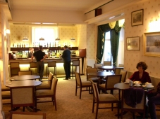 Bar & Lounge